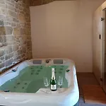 Poji Vila *