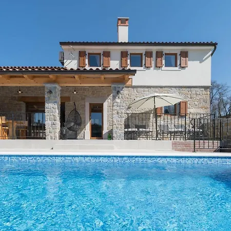 Villa Poji *